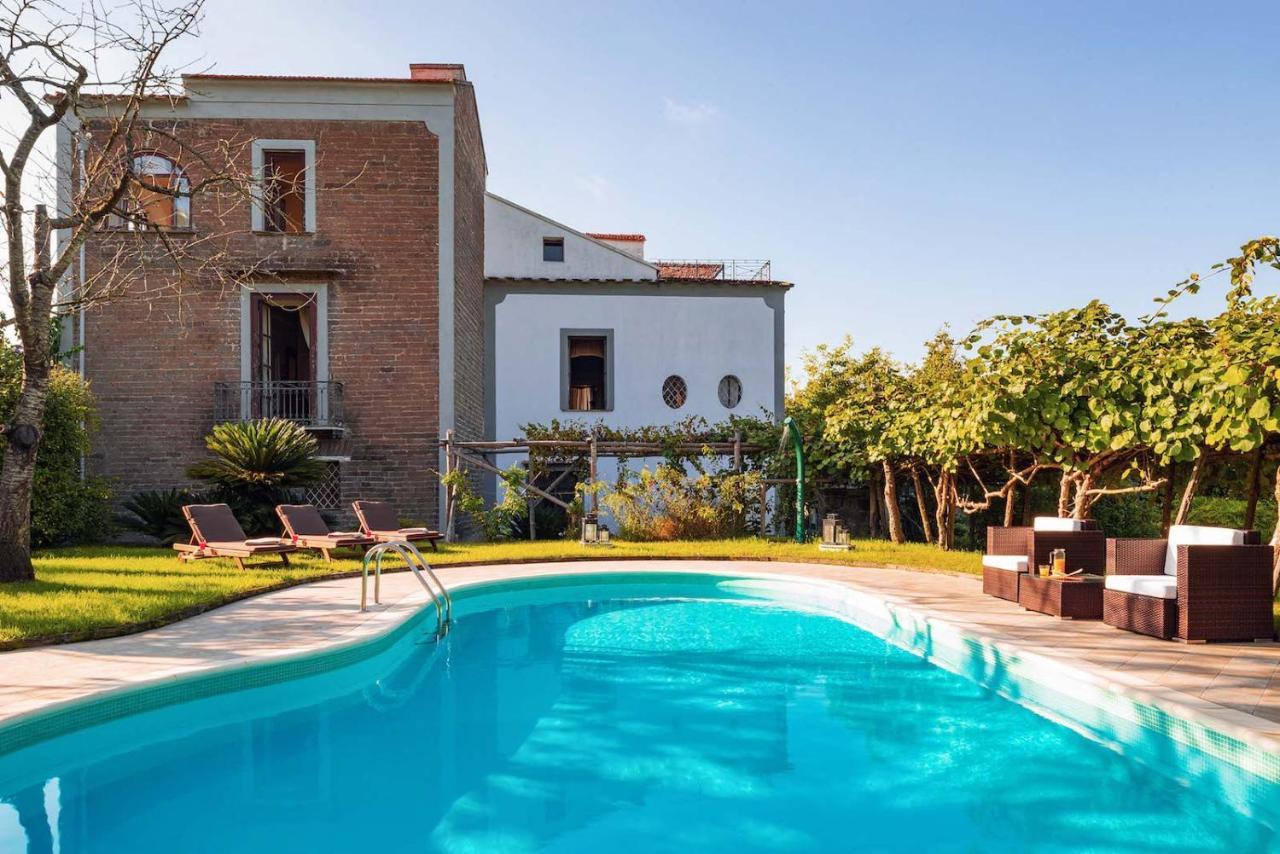 La Dimora: Relax in a lovely garden Massa Lubrense Exterior foto